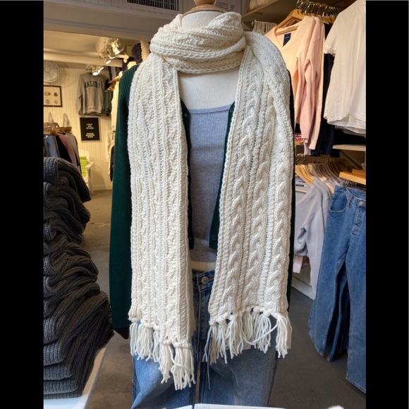 Brandy melville beige cable knit scarf - Picture 1 of 1
